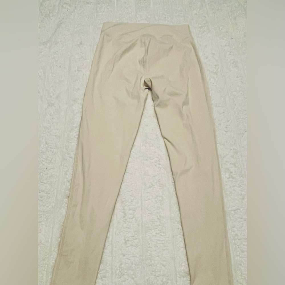 Elegant Cream Women's Leggings - Picture 10 of 16